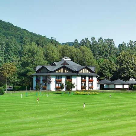 Landhotel Naafs-Haeuschen Ломар Экстерьер фото